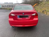 Gebraucht BMW 320 170 PS (125 kW) 2008 Rot Limousine
