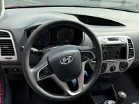 Gebraucht Hyundai i20 77 PS (56 kW) 2012 Rot Kleinwagen