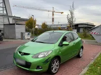 Gebraucht Mazda 2 Inclusive 75 PS (55 kW) 2009 Grün Kleinwagen