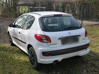 Gebraucht Peugeot 206+ 68 PS (50 kW) 2012 Weiß Kleinwagen