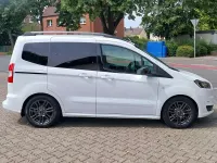 Gebraucht Ford Tourneo Courier Sport 101 PS (74 kW) 2017 Frostweiß Van / Kleinbus
