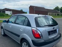 Gebraucht Kia Rio EX 97 PS (71 kW) 2008 Grau Limousine