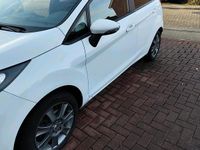 Gebraucht Ford Fiesta 60 PS (44 kW) 2010 Weiß Kleinwagen