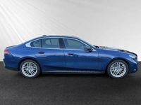 Gebraucht BMW 550e Performance 489 PS (359 kW) 2024 Phytonicblau metallic Limousine