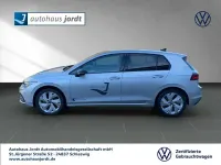Gebraucht VW Golf VIII Active 131 PS (96 kW) 2022 Silber Limousine