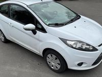 Gebraucht Ford Fiesta 60 PS (44 kW) 2011 Weiß Kleinwagen