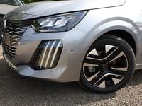 Neu Peugeot 208 Allure 101 PS (74 kW) 2025 Artense grau metallic artense grau metallic Kleinwagen