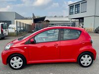 Gebraucht Toyota Aygo Cool 68 PS (50 kW) 2010 Rot Kleinwagen