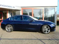 Gebraucht BMW 320 Executive 163 PS (119 kW) 2013 Blau Limousine