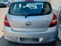 Gebraucht Hyundai i20 77 PS (56 kW) 2013 Silber Kleinwagen