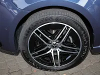 Gebraucht Mercedes V300 AMG 237 PS (174 kW) 2024 Blau Van / Kleinbus