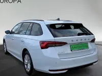 Usado Skoda Octavia Selection 150 CV (110 kW) 2025 Blanco Familiar