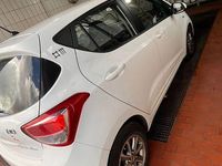 Gebraucht Hyundai i10 YES! Silver 67 PS (49 kW) 2015 Weiß Kleinwagen