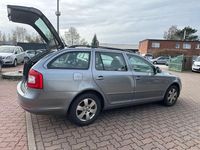 Gebraucht Skoda Octavia Elegance 105 PS (77 kW) 2013 Grau Kombi