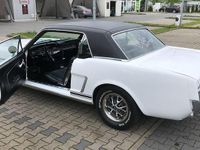 Gebraucht Ford V8 200 PS (147 kW) 1965 Weiß Coupé