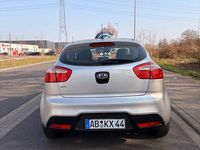 Gebraucht Kia Rio Edition 7 86 PS (63 kW) 2012 Silber Limousine