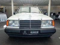 Gebraucht Mercedes E230 136 PS (100 kW) 1985 Weiß Limousine