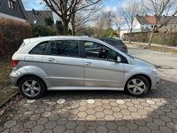 Gebraucht Mercedes B180 116 PS (85 kW) 2010 Silber Van / Kleinbus
