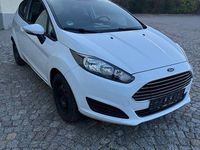 Gebraucht Ford Fiesta Trend 60 PS (44 kW) 2013 Weiß Kleinwagen