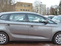Gebraucht Kia Carens 135 PS (99 kW) 2016 Grau Van / Kleinbus