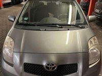 Gebraucht Toyota Yaris 87 PS (63 kW) 2008 Grau Kleinwagen