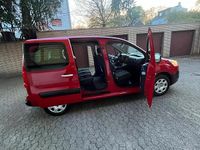 Gebraucht Peugeot Partner Tepee 98 PS (72 kW) 2011 Rot Van / Kleinbus