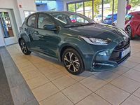 Neu Toyota Yaris Hybrid Comfort 92 PS (67 kW) 2025 Grün Limousine