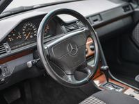 Gebraucht Mercedes 220 150 PS (110 kW) 1993 Limousine