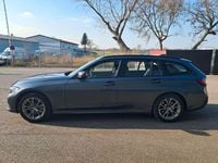 Gebraucht BMW 330e Advantage 184 PS (135 kW) 2021 Grau Kombi