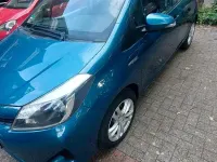 Gebraucht Toyota Yaris Hybrid 74 PS (54 kW) 2012 Blau Kleinwagen