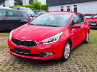 Usado Kia Ceed DREAM-TEAM Edition 99 CV (72 kW) 2015 Rojo Utilitario