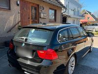 Gebraucht BMW 330 204 PS (150 kW) 2011 Schwarz Kombi
