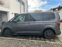Gebraucht VW Multivan Life 150 PS (110 kW) 2023 Grau Van / Kleinbus