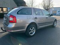 Gebraucht Skoda Octavia 105 PS (77 kW) 2011 Grau Kombi