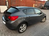Gebraucht Opel Astra 140 PS (102 kW) 2012 Grau Limousine