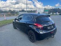 Gebraucht Peugeot 208 Allure 99 PS (72 kW) 2018 Schwarz Kleinwagen