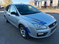 Second-hand Ford Focus 100 CP (73 kW) 2004 Argintiu Hatchback