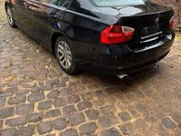 Gebraucht BMW 320 163 PS (119 kW) 2006 Schwarz Limousine