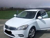 Używany Kia Ceed 116 KM (85 kW) 2011 Biały Hatchback