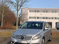 Gebraucht Mercedes B180 122 PS (89 kW) 2014 Silber Van / Kleinbus