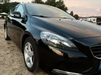 Gebraucht Volvo V40 Kinetic 120 PS (88 kW) 2014 Schwarz Kleinwagen