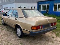 Second-hand Mercedes 190 122 CP (89 kW) 1984 Berlinǎ