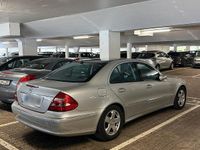 Gebraucht Mercedes E270 Avantgarde 177 PS (130 kW) 2002 Silber Limousine
