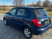 Gebraucht Skoda Fabia 60 PS (44 kW) 2012 Blau Kleinwagen