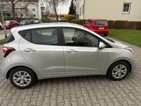 Gebraucht Hyundai i10 Classic 67 PS (49 kW) 2017 Silber Kleinwagen