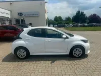 Gebraucht Toyota Yaris Basis 116 PS (85 kW) 2022 Schneeweiß Kleinwagen