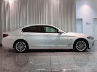 Gebraucht BMW 545e Luxury Line 394 PS (289 kW) 2023 Mineralweiss metallic Limousine