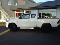 Gebraucht Toyota HiLux Cool 150 PS (110 kW) 2023 Super white 2 Pickup