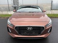Gebraucht Hyundai i30 Intro Edition 120 PS (88 kW) 2017 Grau Limousine