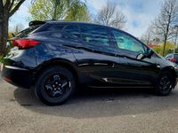 Usado Opel Astra Dynamic 105 HP (77 kW) 2017 Preto Sedan